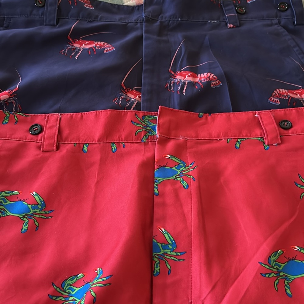 BERMUDA STYLES CLOTHING Colorful Lobster Print AND Crab Print Shorts,
Sz 38